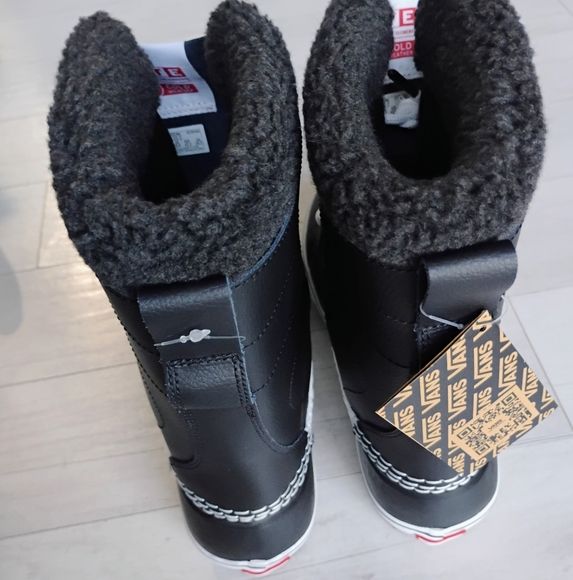 VANS NEW Standard Snow MTE Boots - Picture 11 of 15